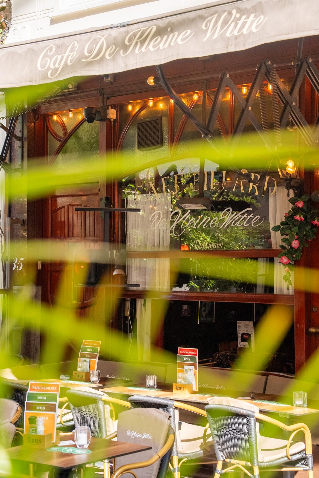 Het terras van Café De Kleine Witte